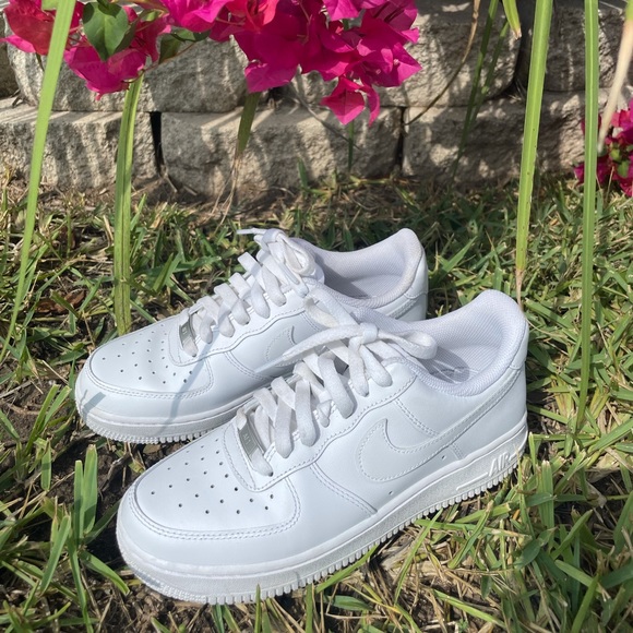 Nike Shoes - Women’s Nike Air Force 1